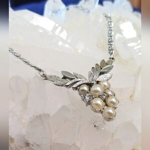 Vintage Avon Faux Pearl and Rhinestone Silvertone Grapes Necklace
